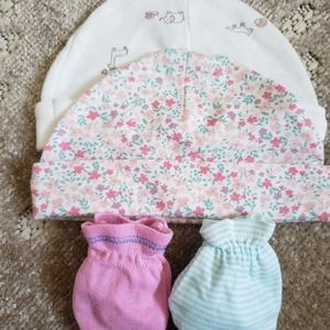 Newborn hats and mittens set